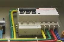 380v漏电断路器接线图_三相漏电断路器接线图_三相四线断路器接线图