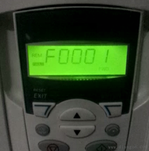 ABB变频器显示错误代码F0001的原因