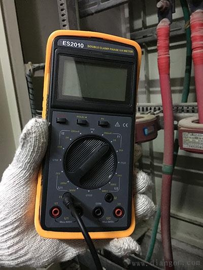 双钳相位伏安表测量低压配电柜的电压电流相位角频率等参数实例