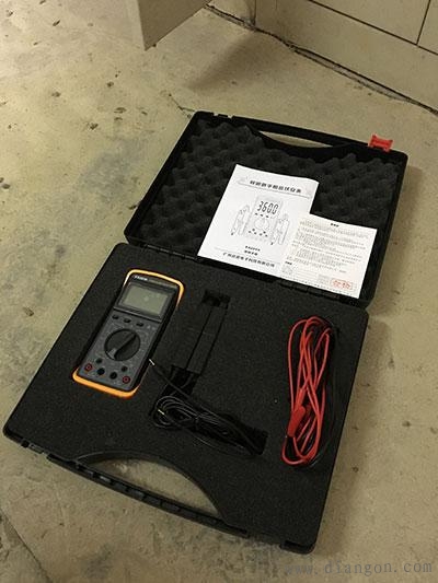 双钳相位伏安表测量低压配电柜的电压电流相位角频率等参数实例