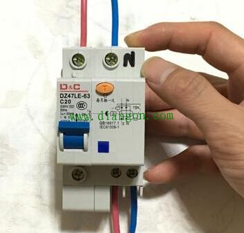 空气开关和漏电保护器怎么接线？左零右火？左火右零？老电工一个个接给你看