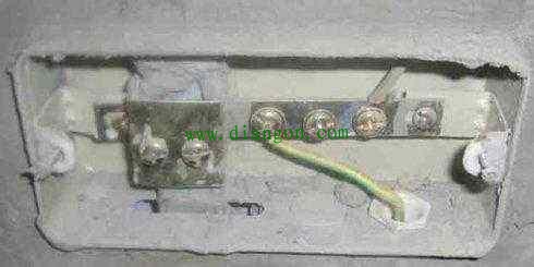 卫生间的“生命保护箱”等电位联结端子箱不要拆 关键时刻能救命的！