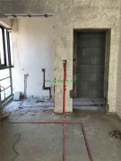 家装水电改完墙上开的槽子用石膏封好还是水泥封好