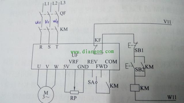 变频器控制三相异步交流电动机正反转工作过程详解