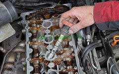 汽车发动机火花塞多久换一次？点火线圈的寿命是多长时间？