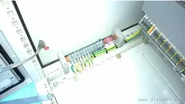 电气柜就是配电柜?电气控制柜内部结构图集 电气柜就是配电柜?电气控制柜内部结构图集