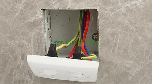 插座松动一般怎么处理？没想到老电工的法子这么简单管用！