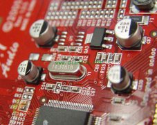 IC旁边晶振的作用原理