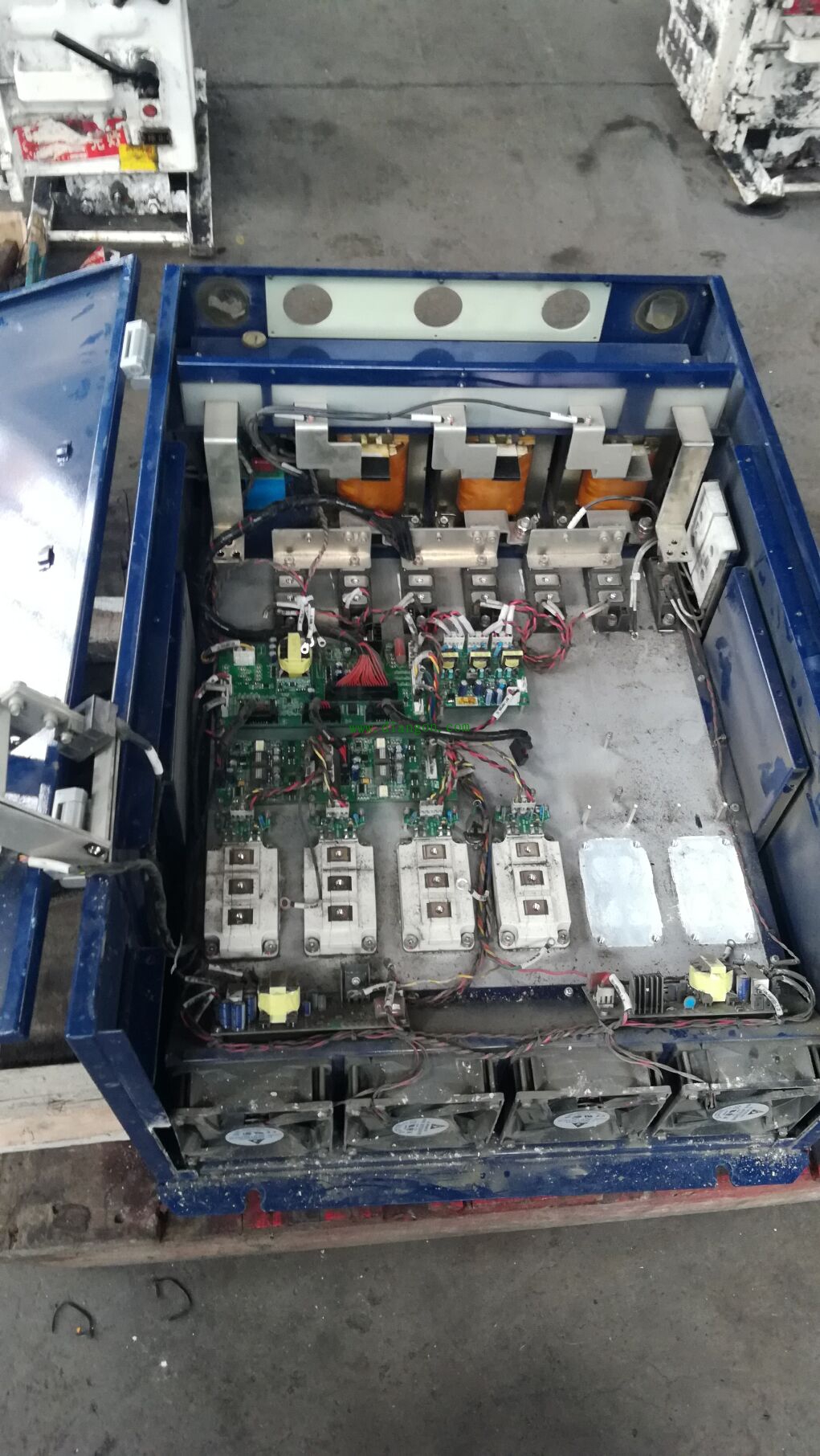 变频器过电压大概是哪个部分故障？处置变频器“欠压”故障一例