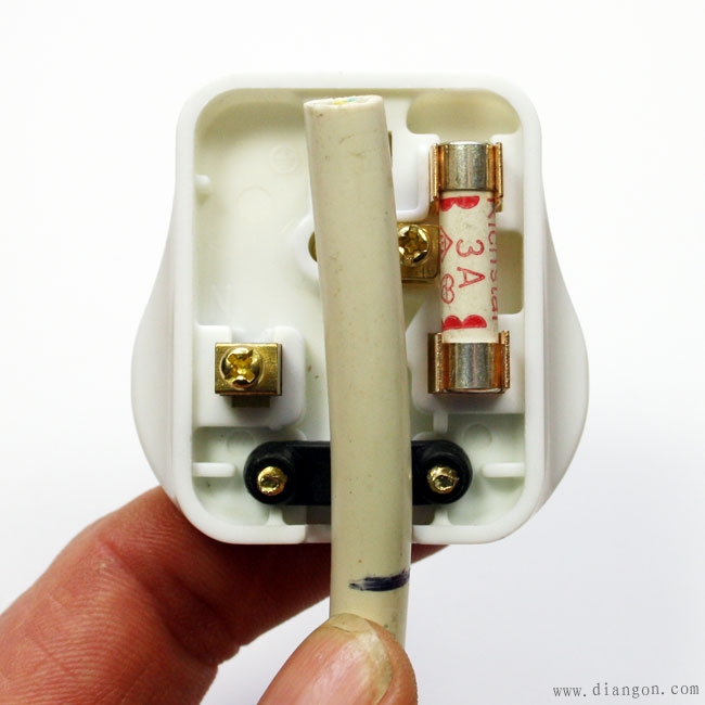 带保险丝(Fuse)的电源插头安装接线图解 带保险丝(Fuse)的电源插头安装接线图解