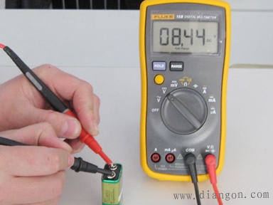 数字万用表如何测量直流电压、交流电压、电阻