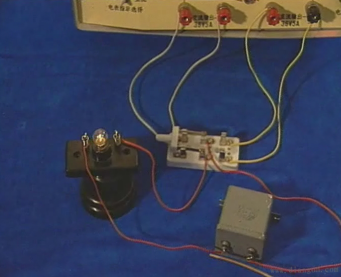 电感和电容对交变电流的影响 电感和电容对交变电流的影响