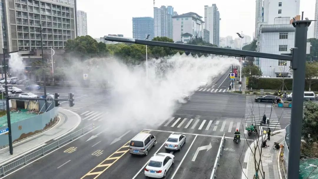 智慧多功能灯杆喷雾系统亮相江苏无锡上马墩路