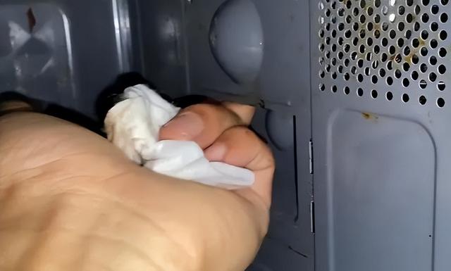 美的微波炉出现火花和冒烟，如何处理？