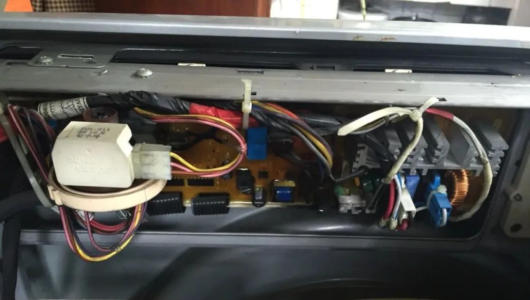 海尔小天鹅海信滚筒洗衣机显示E1E2E3排水故障的类型及维修