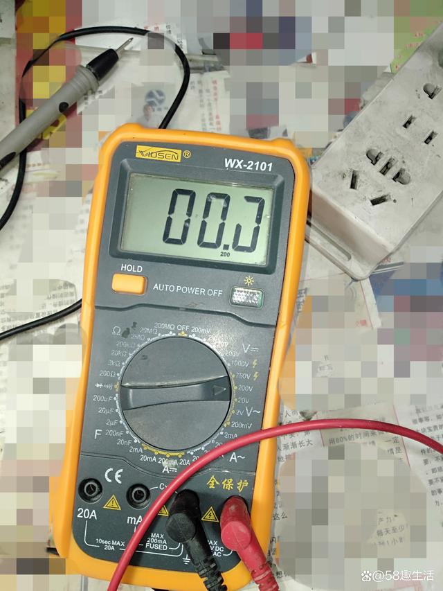 电工教学如何用万用表判断火线零线