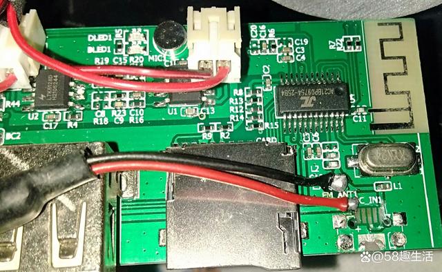 有源音箱的拆卸方法及USB充电口损坏的应急修理