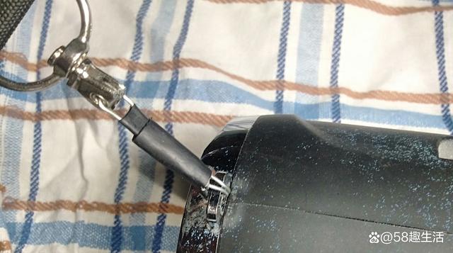有源音箱的拆卸方法及USB充电口损坏的应急修理