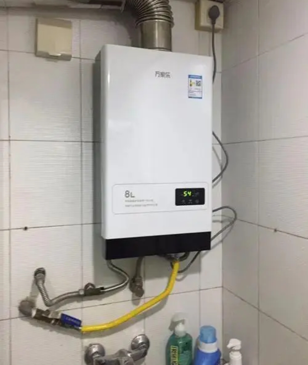 热水器不出热水什么原因？冬天洗澡热水器没有热水怎么回事？