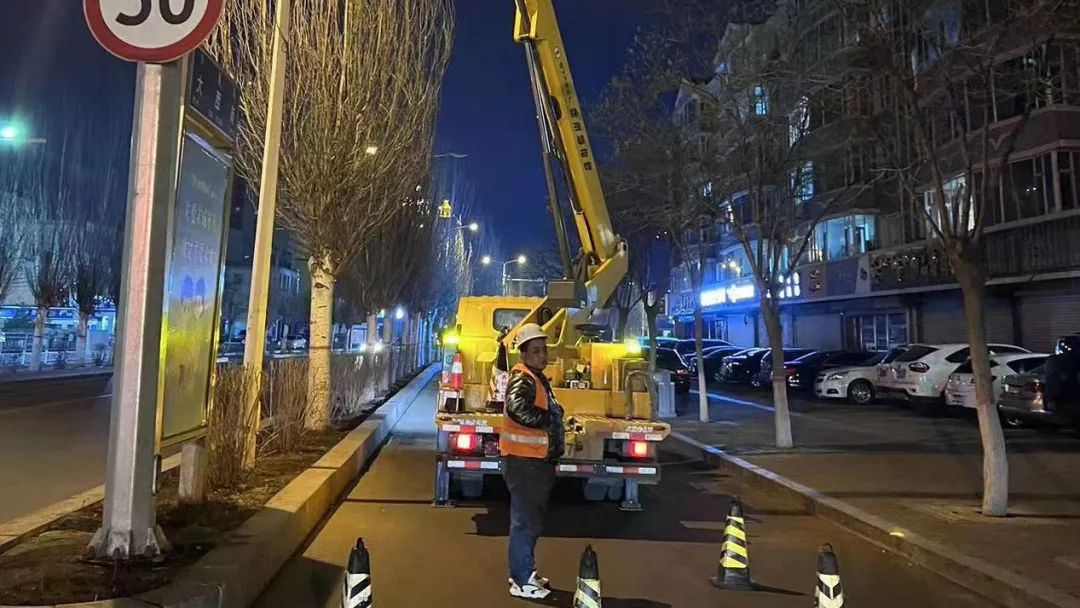 呼和浩特加强路灯养护管理以提高城市亮化水平