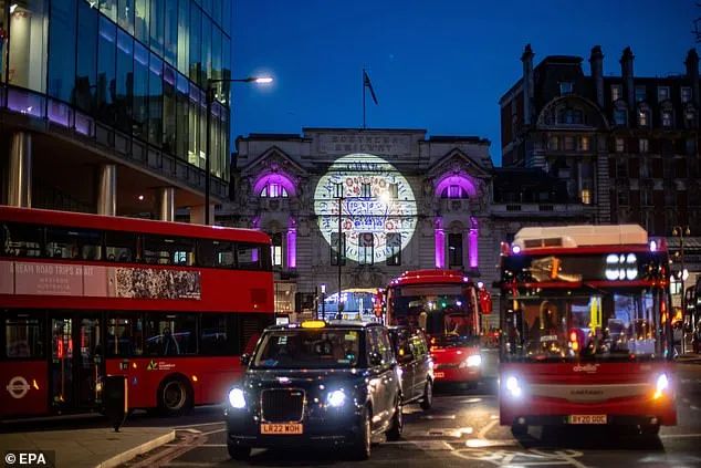 英国伦敦大本钟投影灯光秀彩排庆祝加冕礼