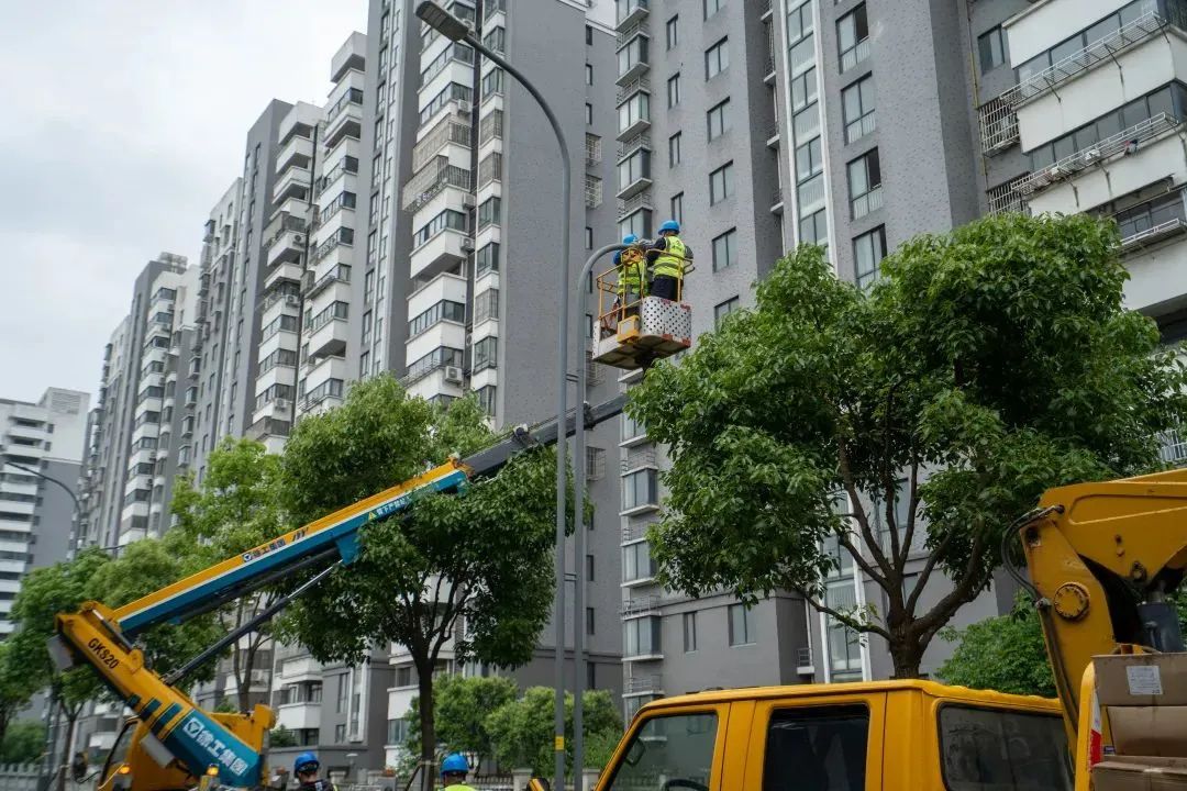 浙江嘉兴平湖市点亮夜间便民路灯