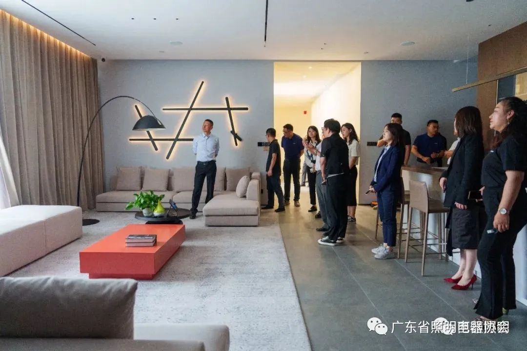 西顿照明与TCL实业成功签署战略合作框架协议