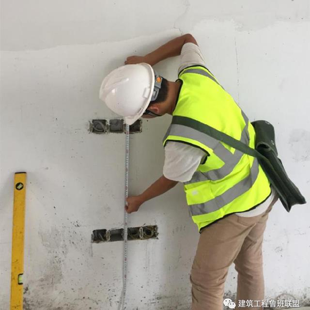 铝模工艺下剪力墙免抹灰，机电线盒如何精准预埋？