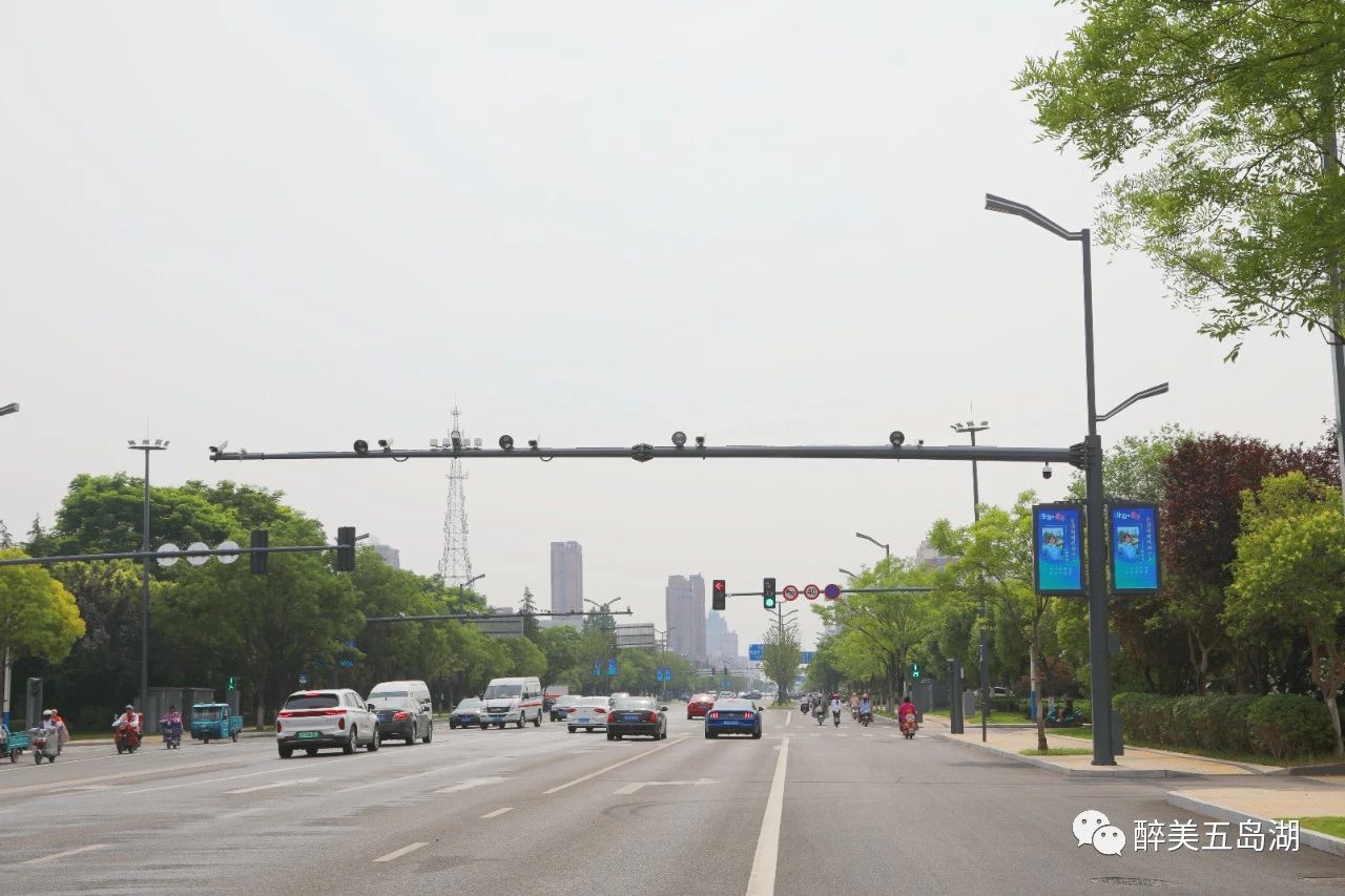 智慧灯杆在江苏淮安涟水县红日大道“上岗”