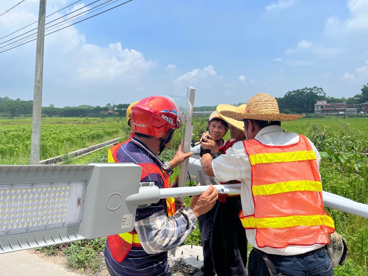 广东肇庆高要区蛟塘镇道路亮灯工程照亮3万群众夜归路