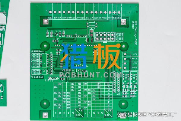 如何计算厚铜PCB打样时的最小焊盘间距？