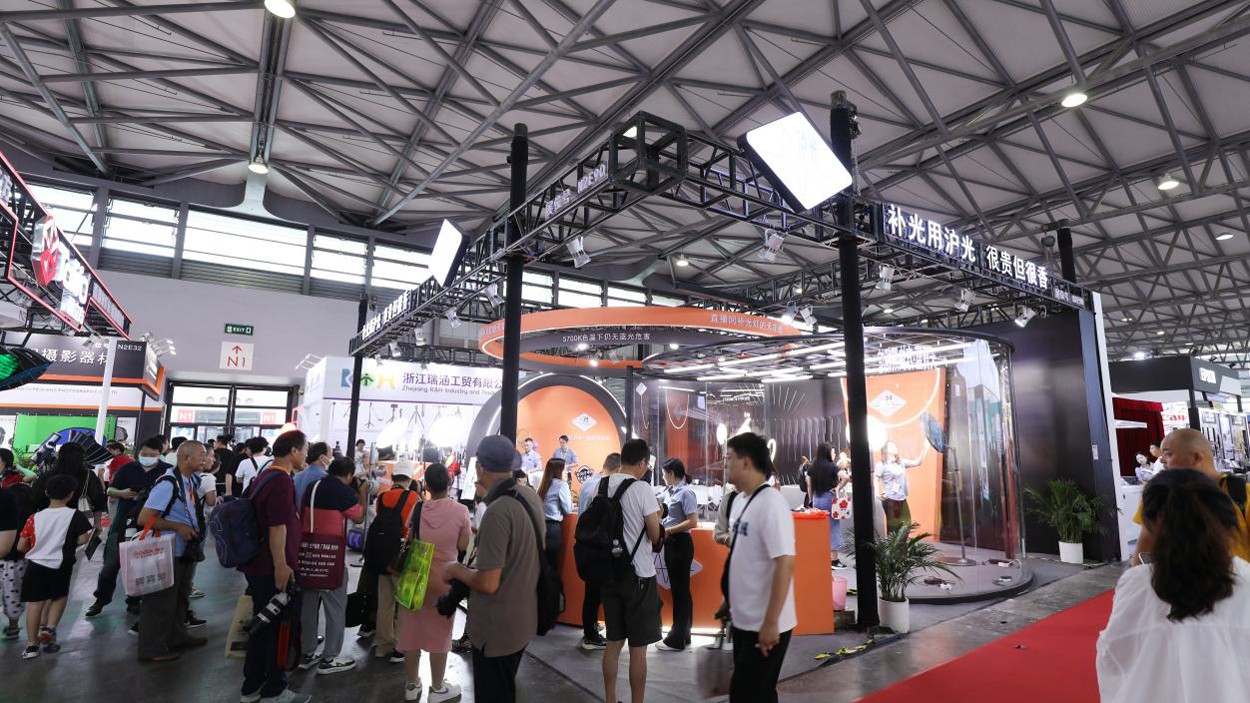 聚焦上海国际摄影器材和数码影像展览会，沪光人气再创新高