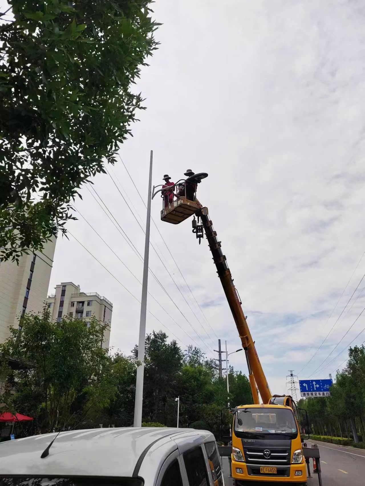 山东东营经开区开展路灯改造工程