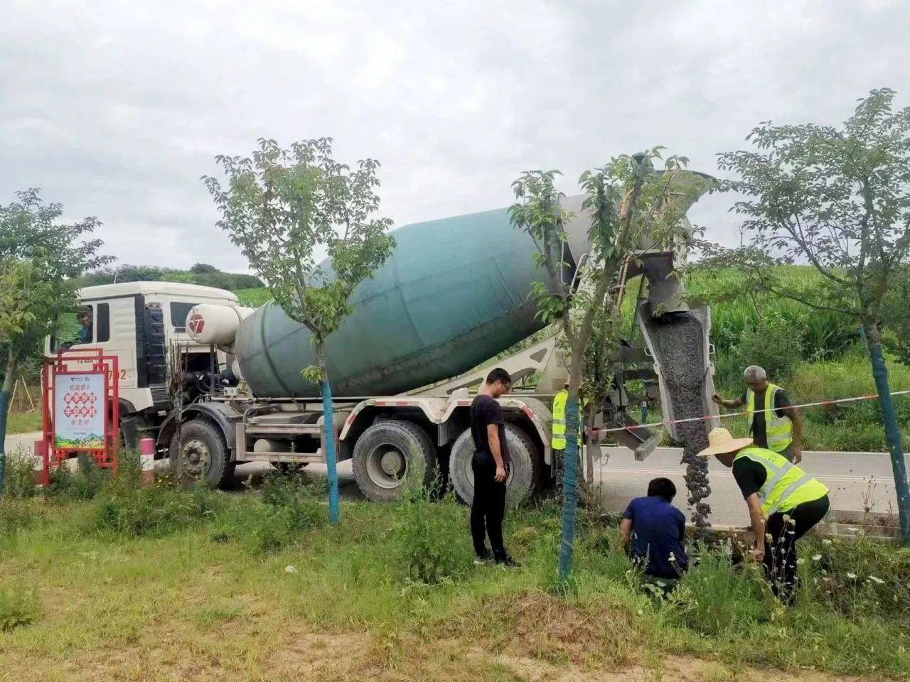 590盏太阳能灯点亮湖北襄阳樊城区网红路