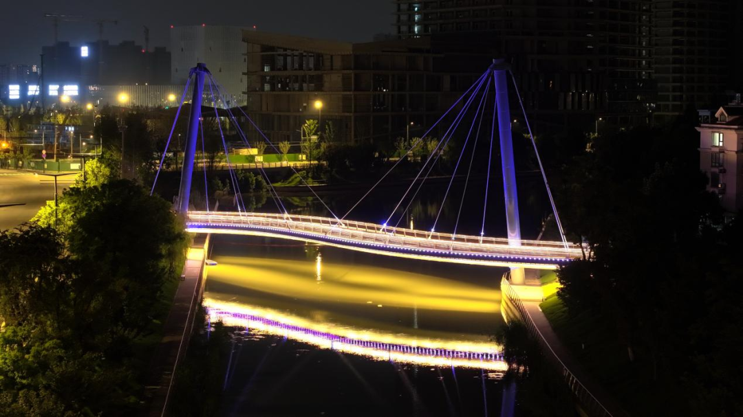 南京南部新城响水河沿线桥梁正式亮灯