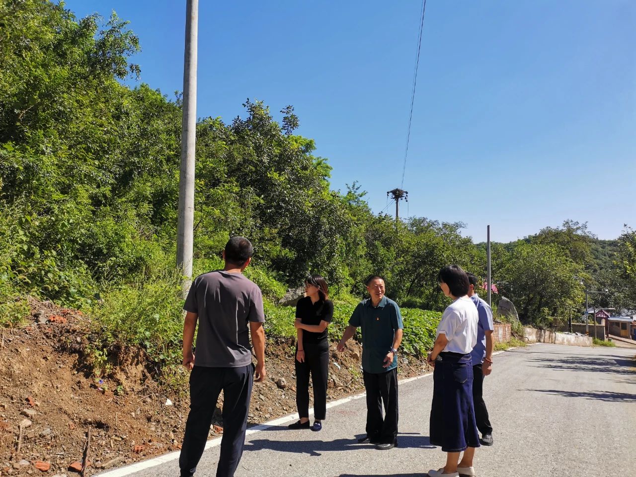 北京昌平区延寿镇分水岭村新增140余盏新型LED路灯