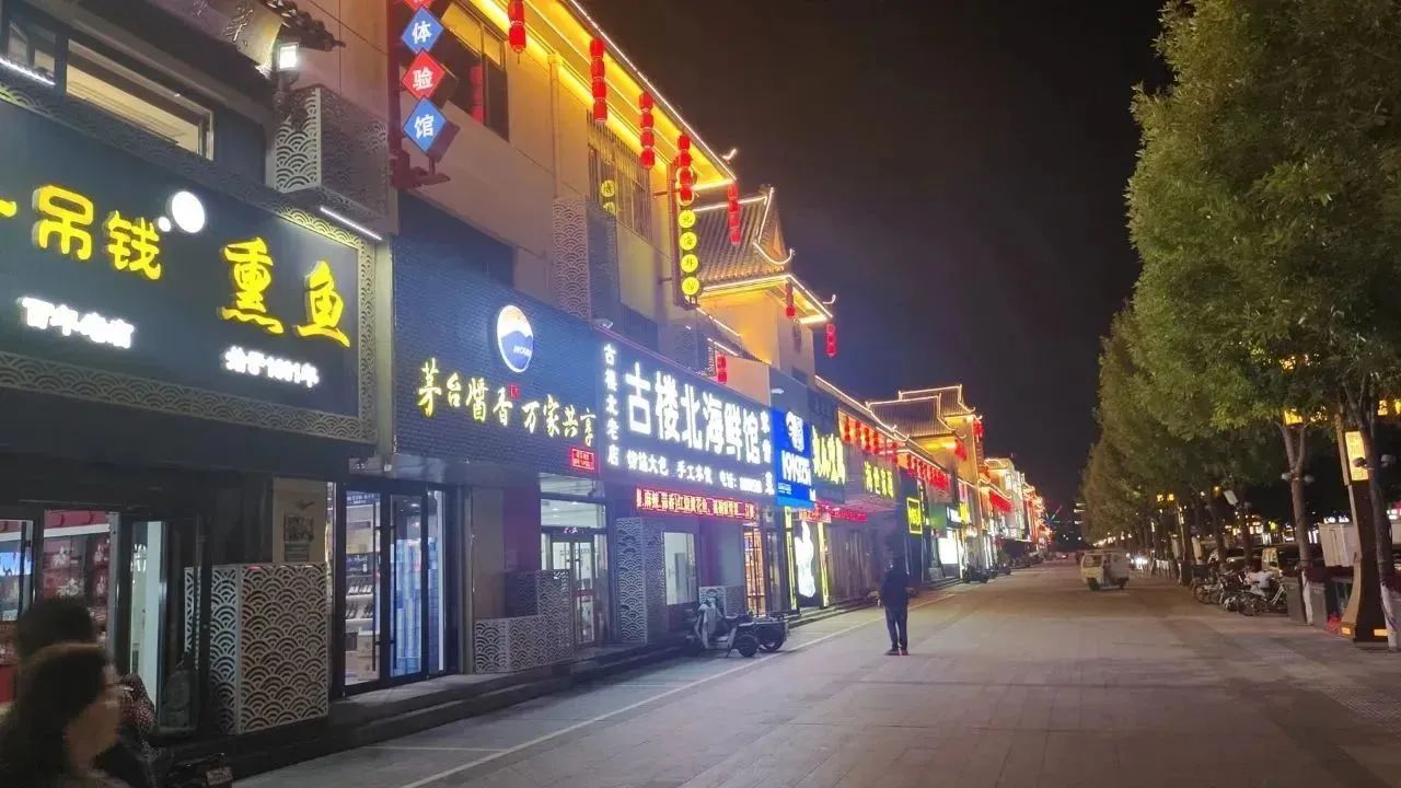 山东聊城亮化牌匾标识扮“靓”城市夜景