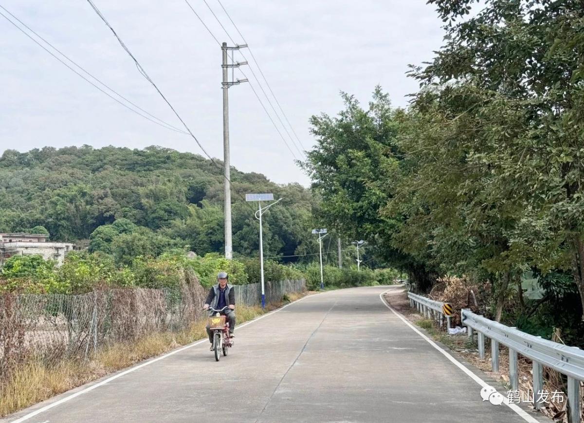 广东江门鹤山市雅瑶镇隔朗村实现道路亮化全覆盖