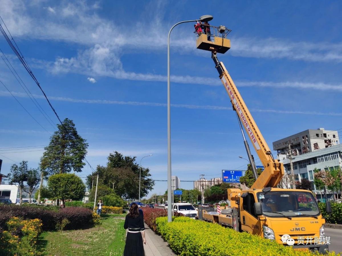 四川自贡贡井区城市亮化让老百姓的心“嘎嘎亮”