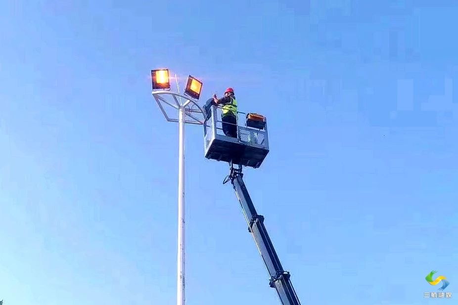 新疆图木舒克市永安坝街道路灯亮化暖人心