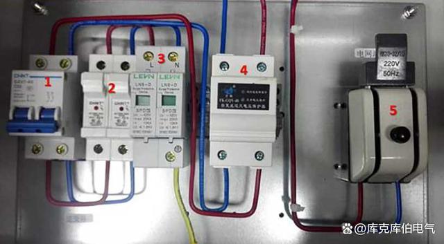 电力补偿电容器投入后电网电流会如何变化？
