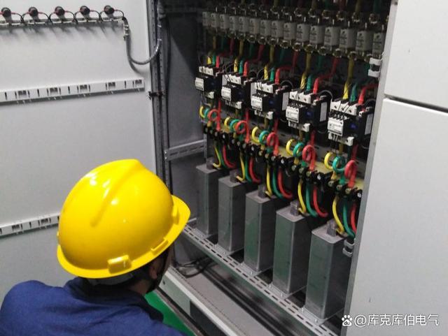 补偿柜电容器更换应如何放电？