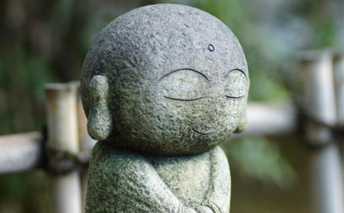 面对别人的批评，应该怎么做？