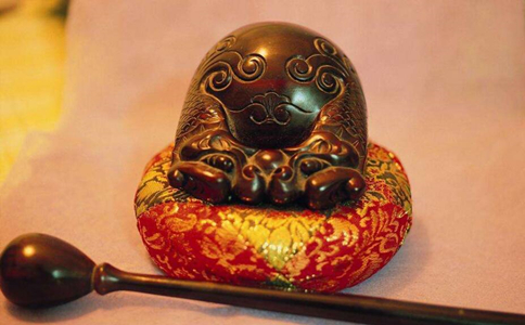居士敲法器如法吗？