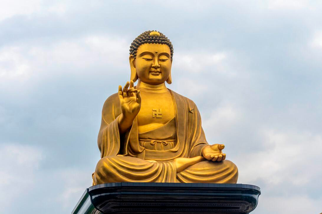 佛陀传递的智慧:不执着改变不了的,不放弃可以努力的