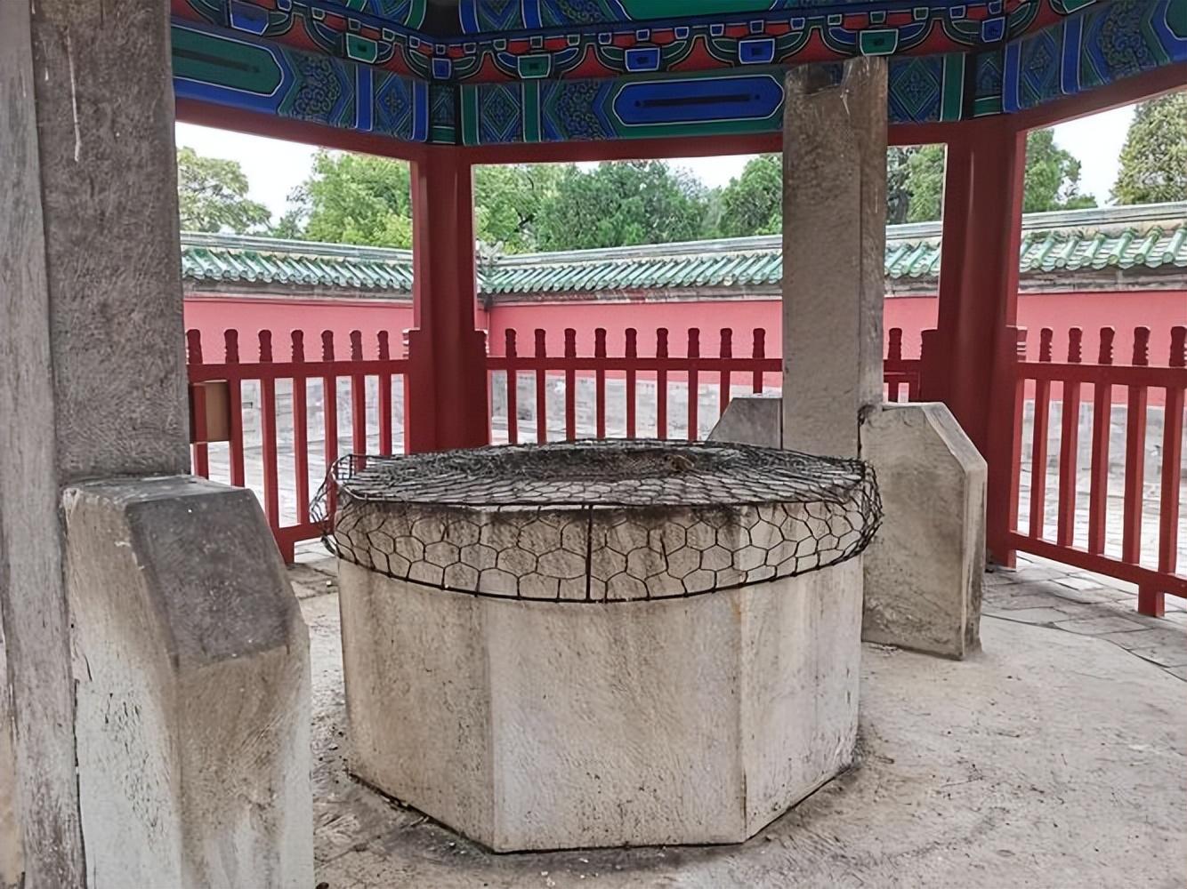 老北京故事:天坛祈年殿里的100条小龙,传说全是龙王子孙