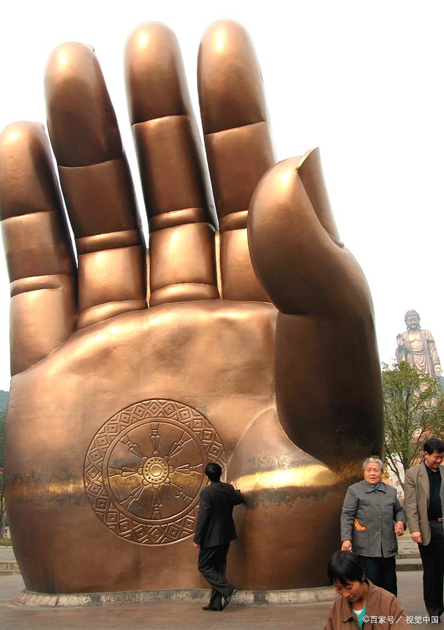 佛陀降生，身上有三十二大丈夫相