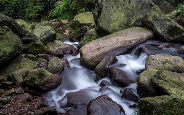 地藏菩萨传奇：在“金刚山”顶峰，偶遇一位老年僧人