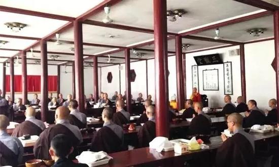 过午不食的“午”是几点 过午不食的“午”是几点