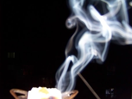 如何对佛菩萨上香 如何对佛菩萨上香